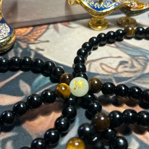 📿 Long Natural Stone Necklace with Dragon Symbol - Picture 2 of 3